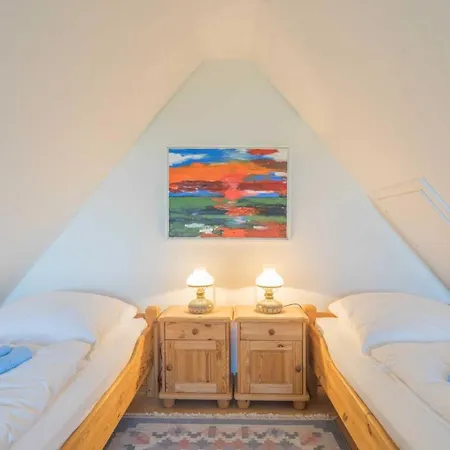 Holiday home Friesenhaushaelfte Suederoog Nordstrand