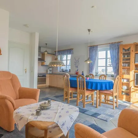 Holiday home Friesenhaushaelfte Suederoog