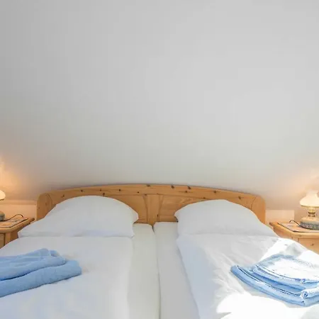 Holiday home Friesenhaushaelfte Suederoog Nordstrand